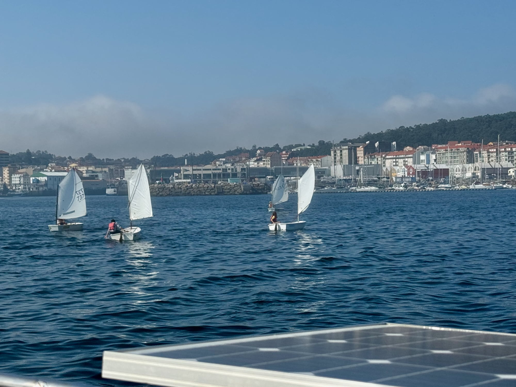 Optimisten-Segler in Ribeira
