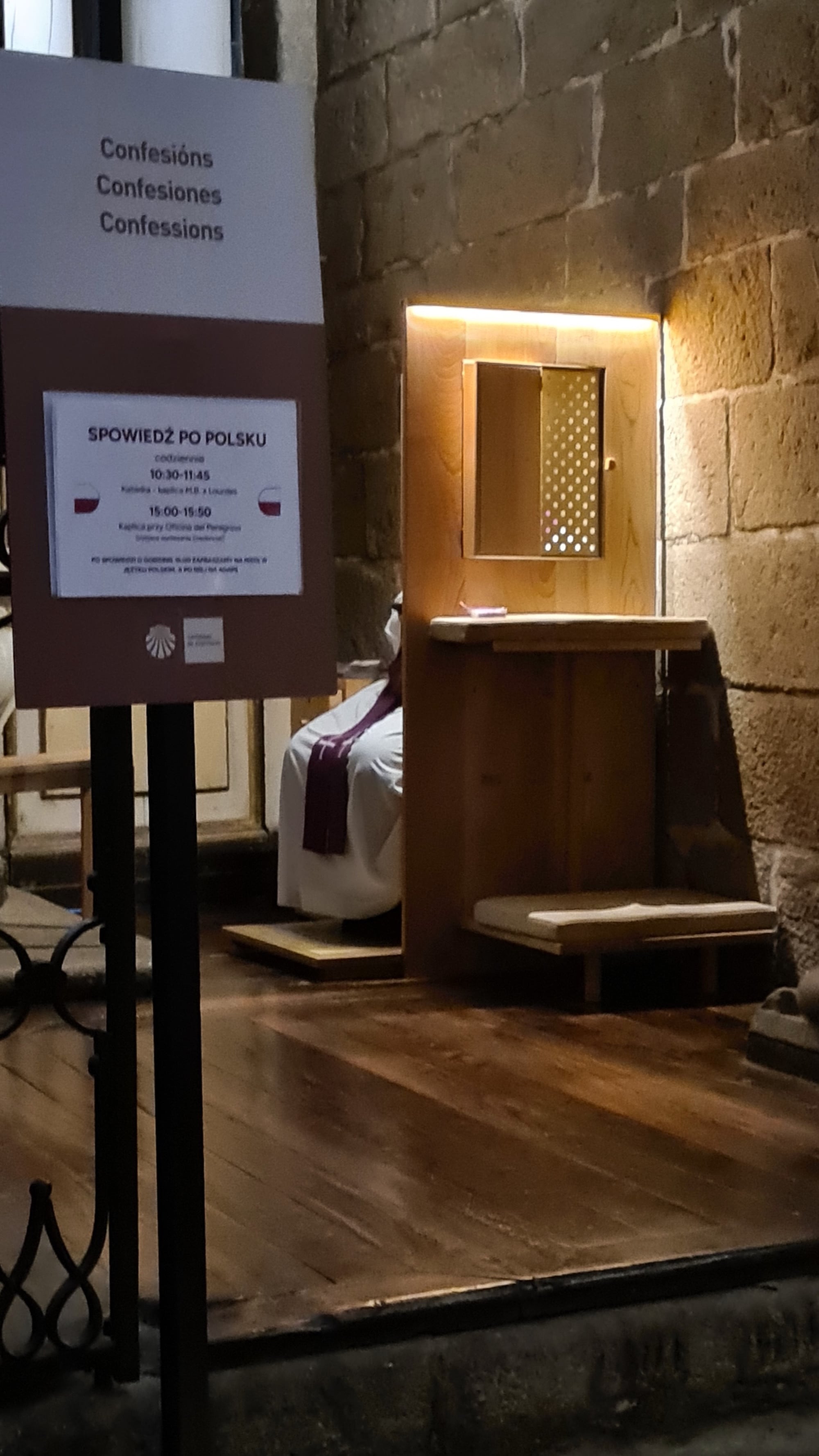 Beichtstuhl für polnische Sprache