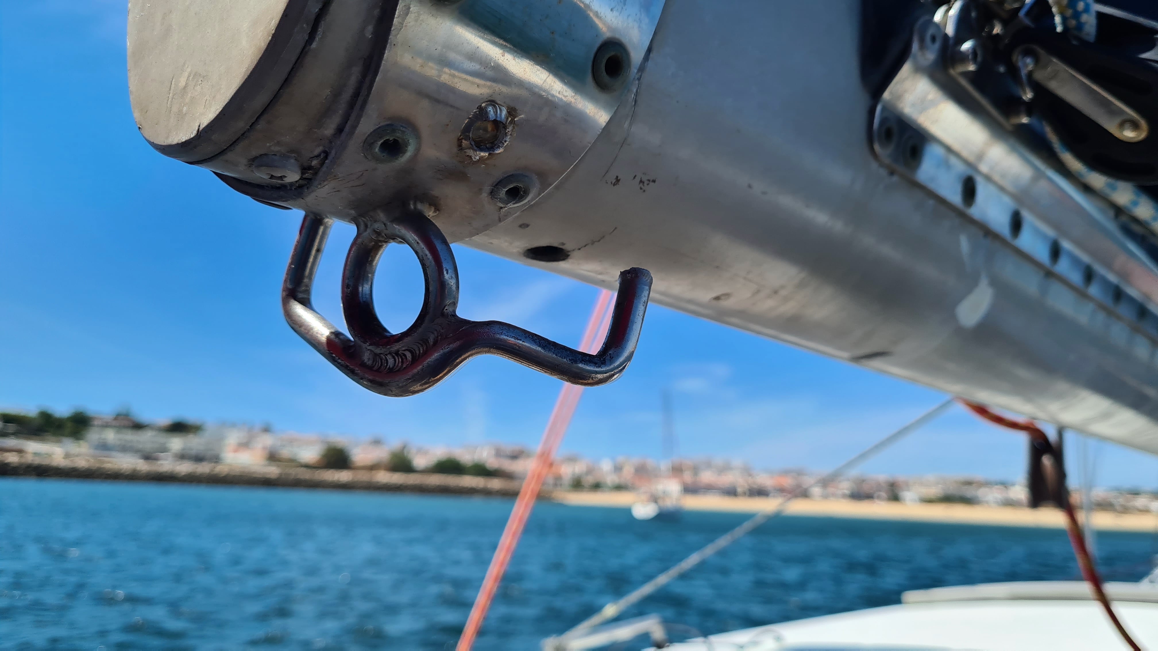 Gebrochener Beschlag am Großbaum