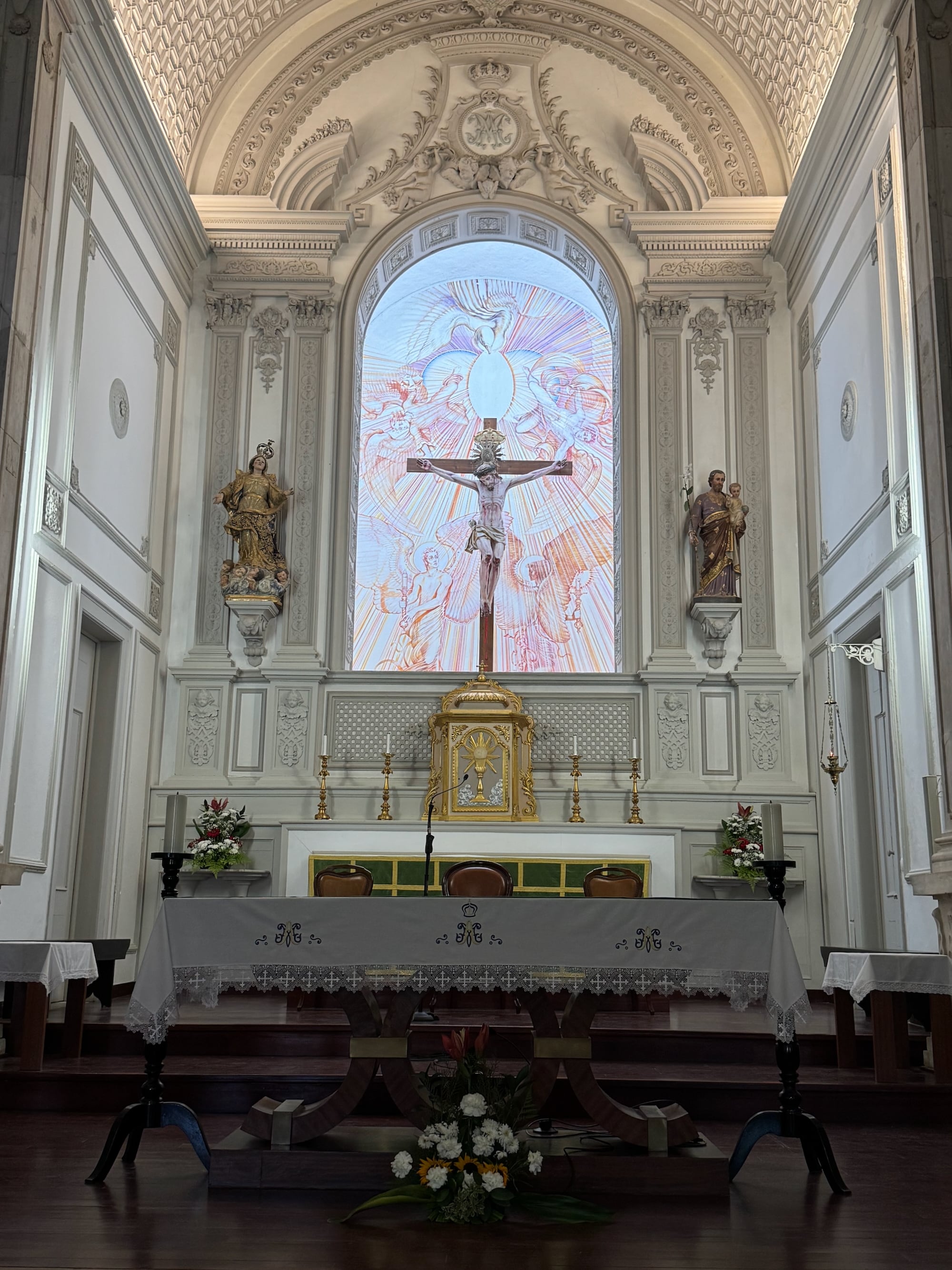 In der kleinen Kirche von Lagos