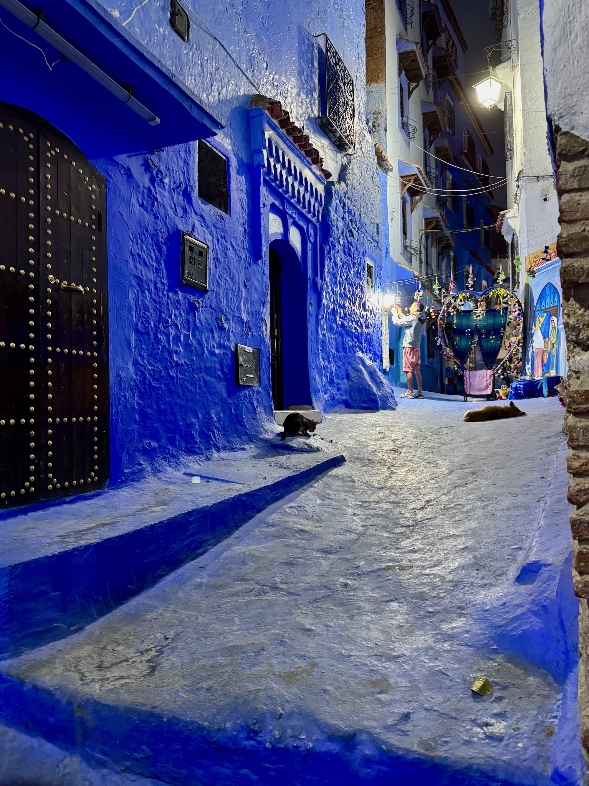 Blaue Wände und Treppen