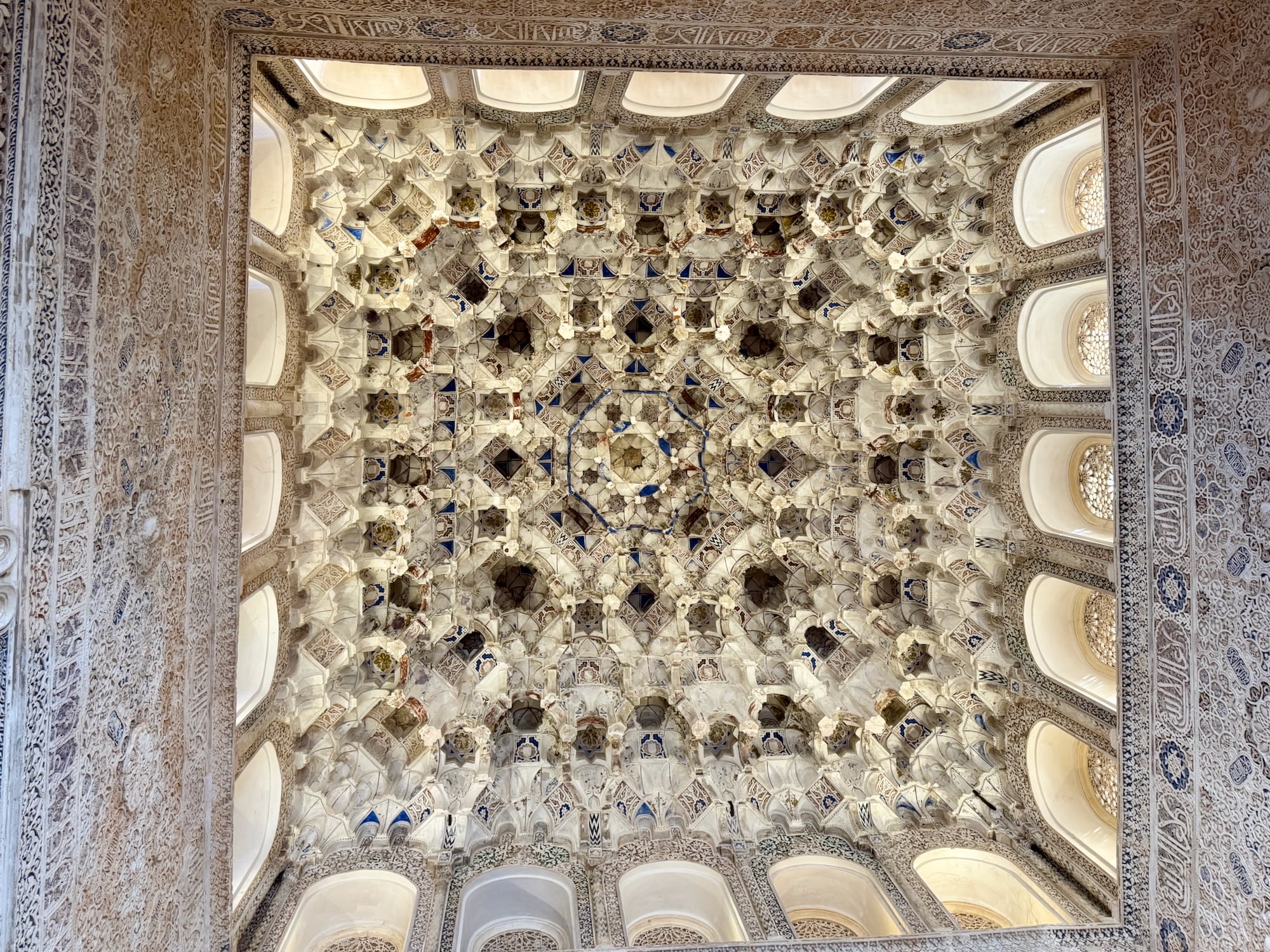 Alhambra - überwältigende Deckengestaltung