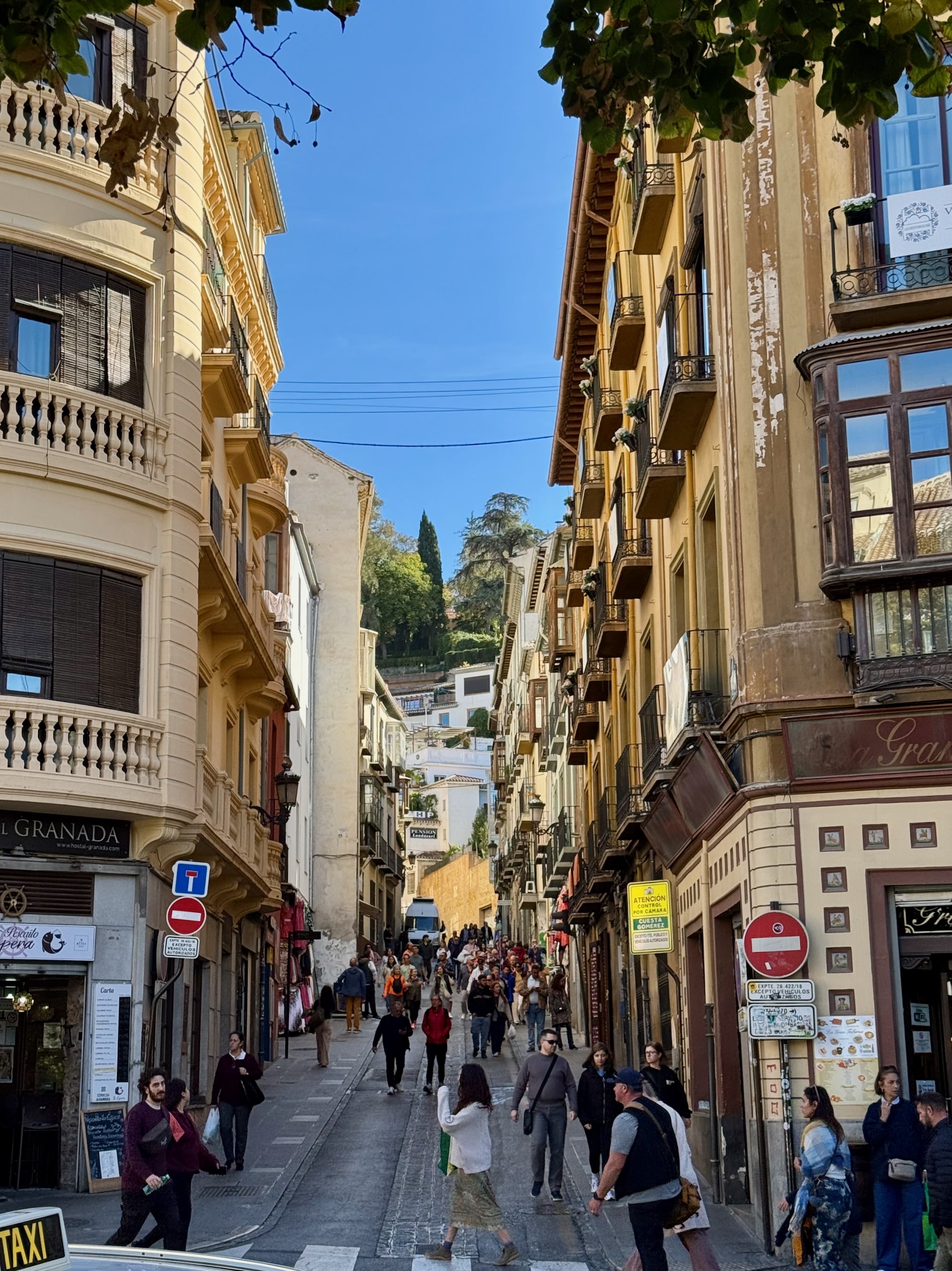 Granada - Auf der Jagd durch enge Strassen