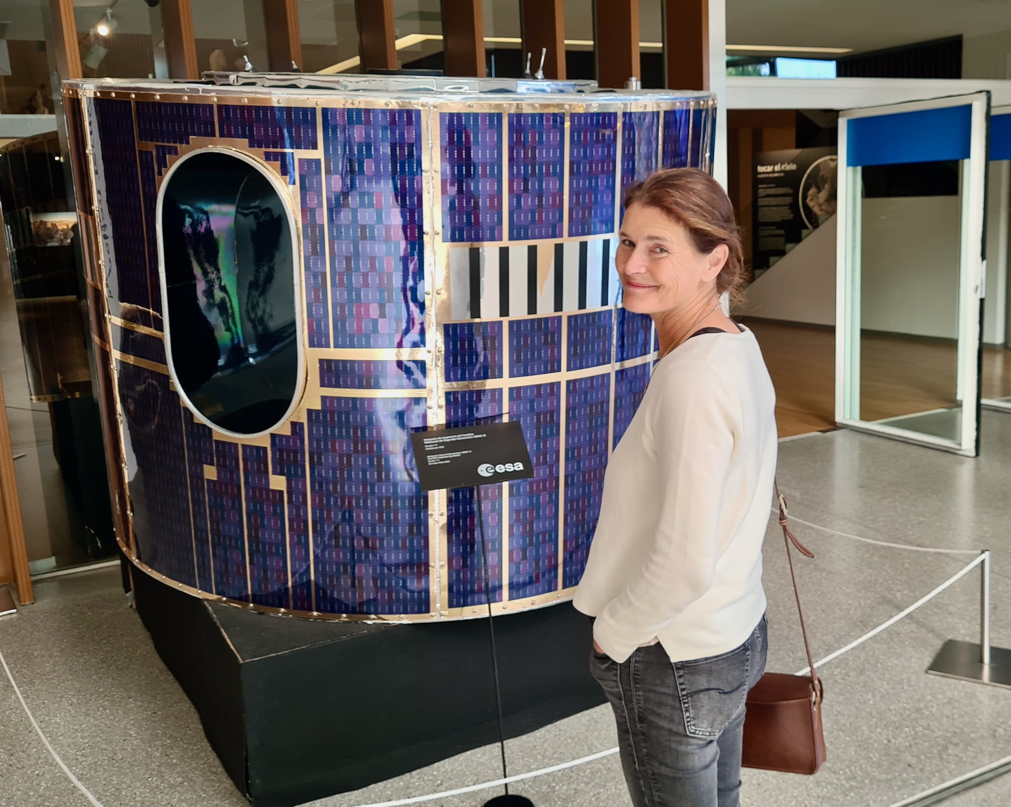 Ines und der Satellit