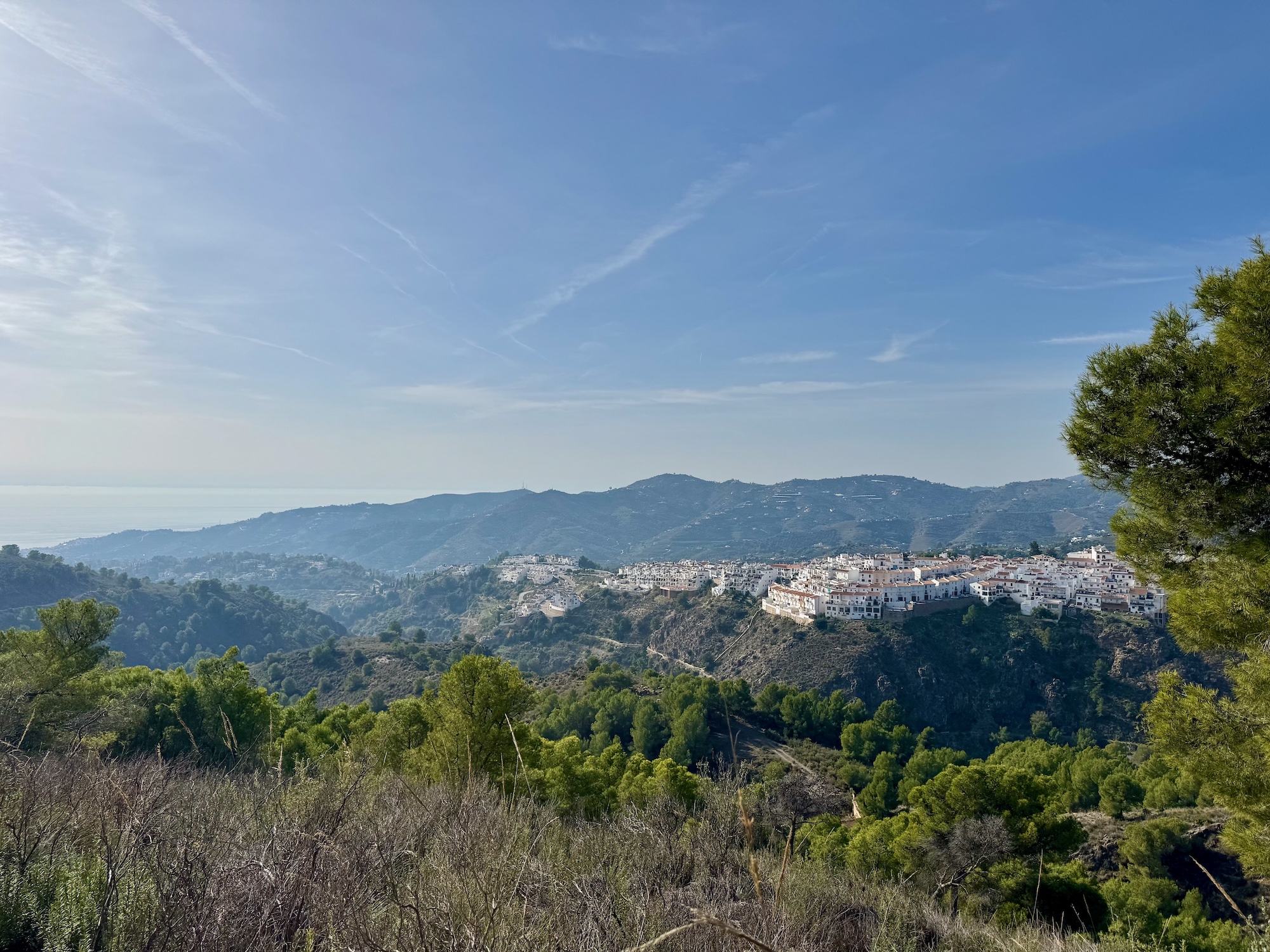 Malerisches Frigiliana mit Meerblick