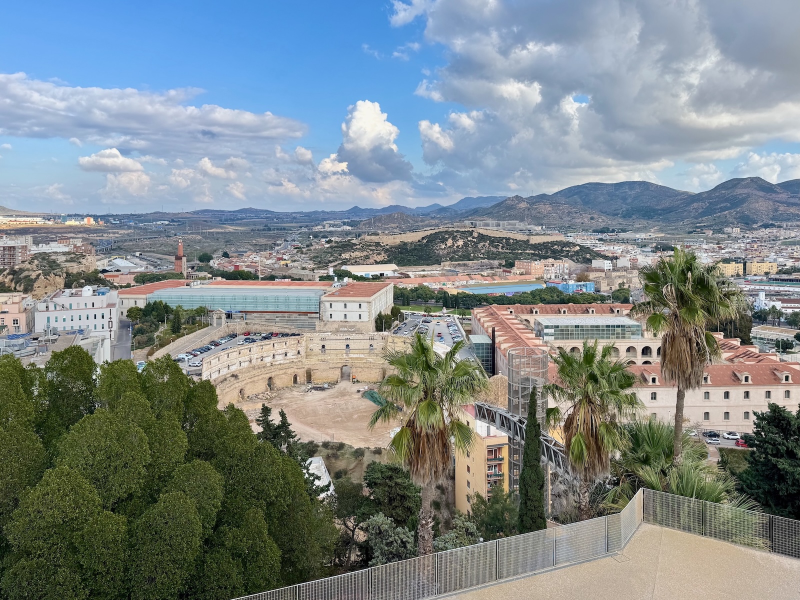 Cartagena Blick auf alte Stierkampfarena und Universitätsgebäude