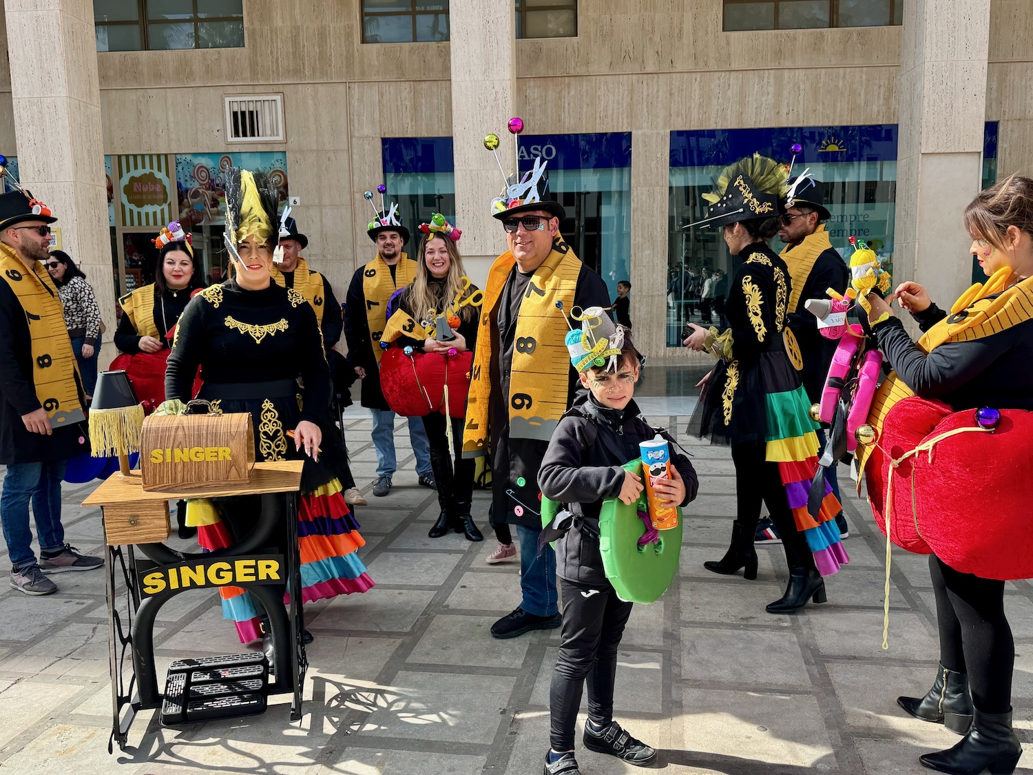 Die Singer Nähmaschinen Truppe
