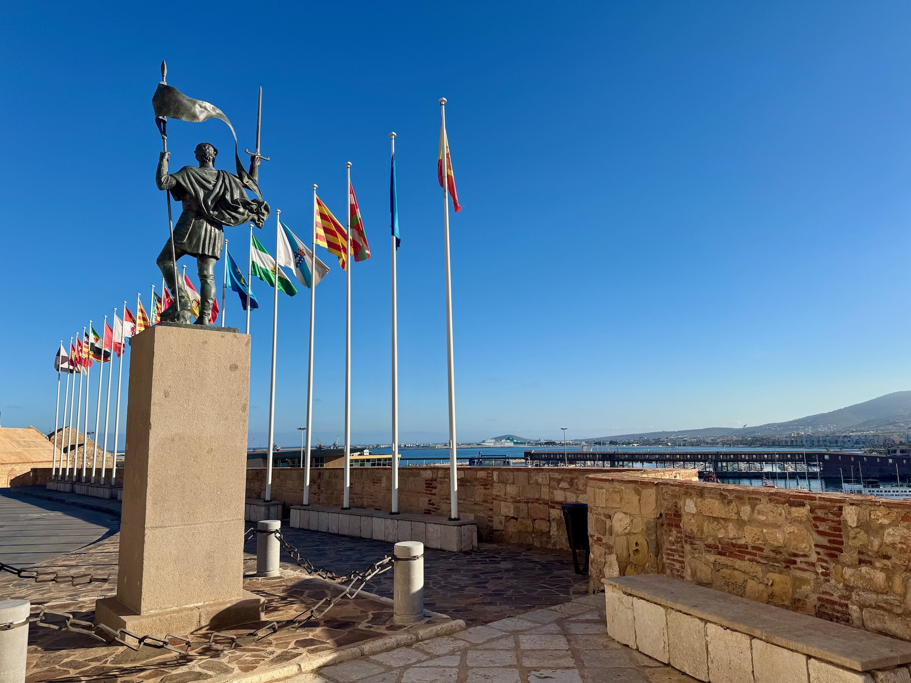 Fahnen über Melilla