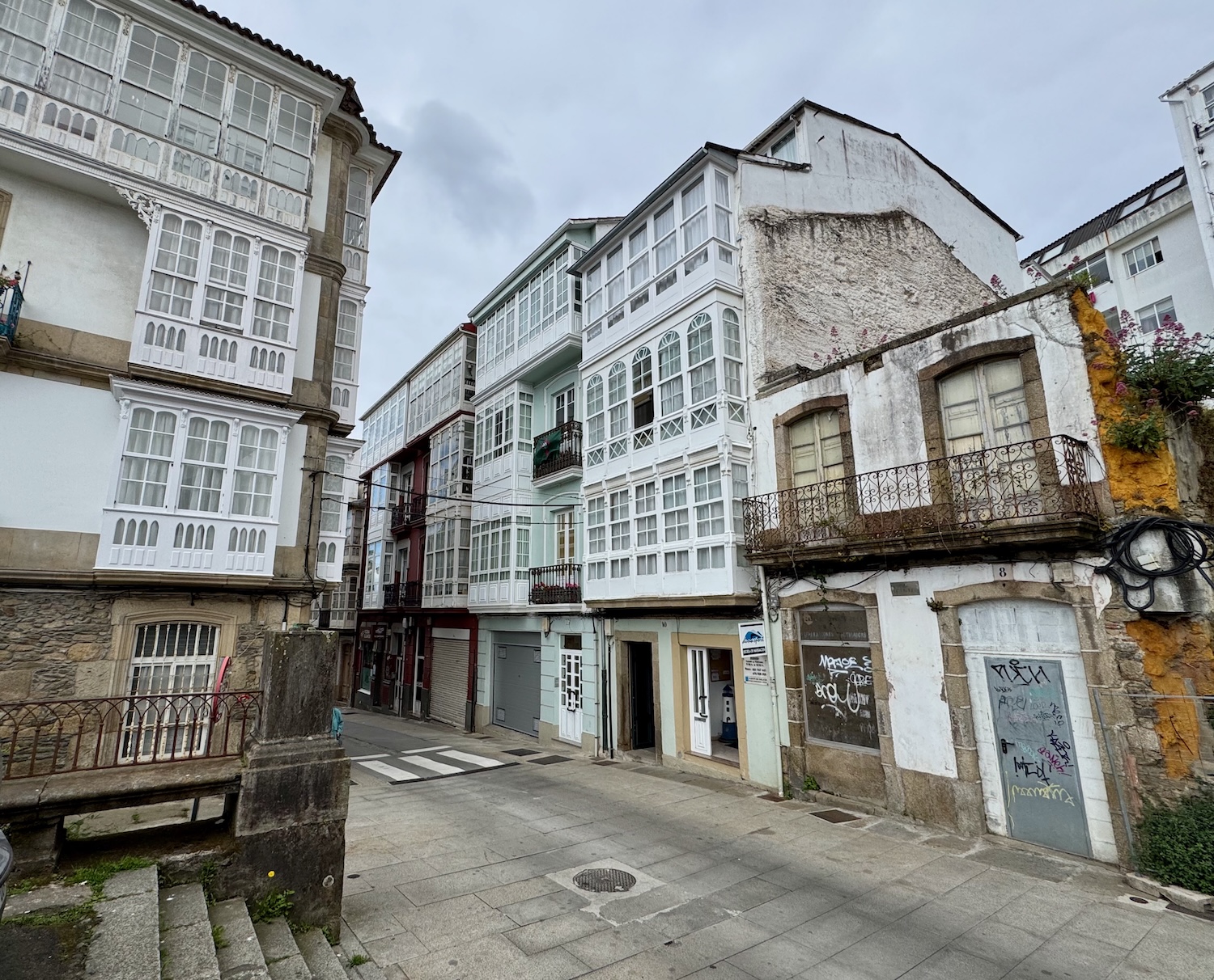 Ferrol Balkone und Gassen