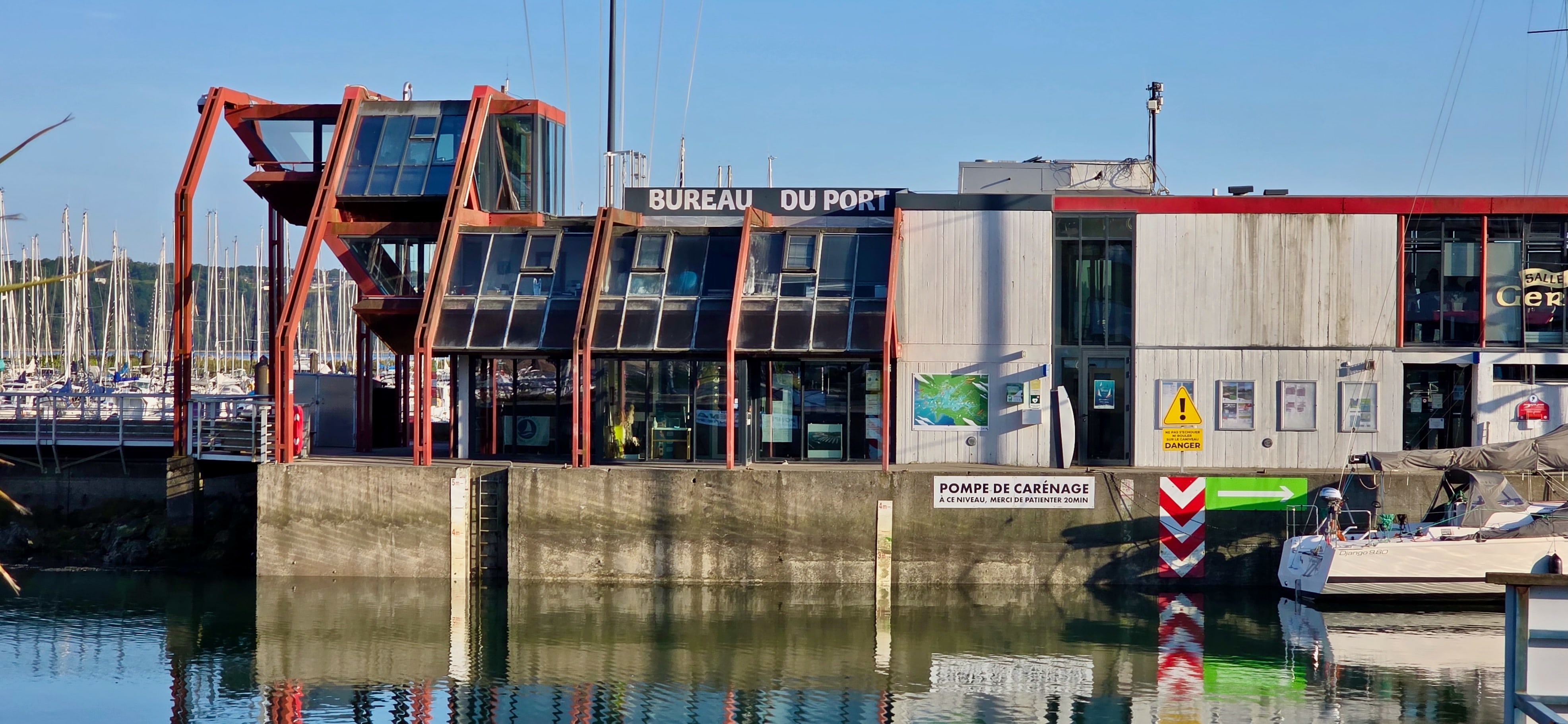 In der Marina Marinabüro